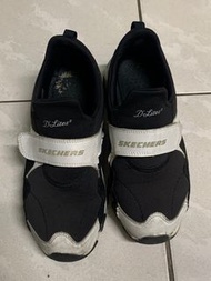 38碼 Skechers二手女鞋 有脫皮 鞋墊都有使用痕跡 鞋況如圖，歡迎發問#24女王節