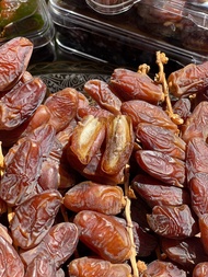 อินทผลัมเดกเลตนัวร์ติดก้าน (Deglet Nour Dates on Branch) 500g.