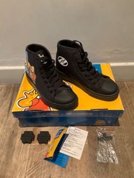 The Simpsons x Heelys Hustle Youth / Adult Wheeled Canvas Shoes (Size EUR 38) 阿森一族乘聯中童至成人暴走鞋帆布鞋