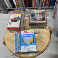 特價$580 70.80年代 幻燈片套裝: 一個投影機 投影幻燈片兩盒 (1盒有20張幻燈片) 品相如圖 順豐到付/到旺角女人街本店選購 投影幻燈片 投影機日本明信片 日本古紙 日本古書 日本火柴盒 