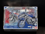 100% 全新 Bandai  SHF 幪面超人 V3  Hurricane 旋風號電單車，完全適合v3真骨雕SHF人形，全新品外盒從未開封質素超高，八隻角亦非常理想，實物如圖有圖有真相，但對玩具有超