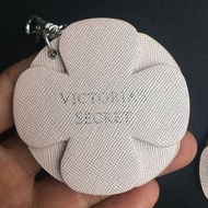 聖誕節交換禮物台灣有現貨Victoria secret 維多利亞的秘密文字鑰匙扣掛件包包吊飾吊墜