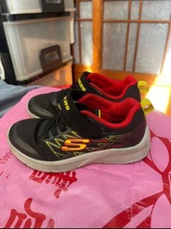 「 二手鞋 」 Skechers 兒童運動休閒鞋 US12（黑）鐵4