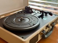 🇺🇸Victrola Vintage Journey Suitcase Turntable with Built-in Speakers復古黃黑膠唱片機手提箱便攜藍牙唱盤全新現貨