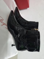 Roger Vivier漆皮短靴