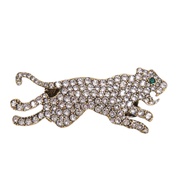 Gucci 雙指戒指，成色極佳，飾有獵豹金屬、水鑽和黃金，編號 1001 [二手] GUCCI