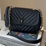CHANEL 黑色山形紋V型單肩包 鏈條包口蓋包 26開
