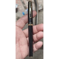 Pilot fountain pen gold nib 585)