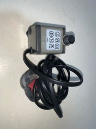 二手 水族用潛水泵 海水魚 水族器材 配件 鹹水魚 淡水魚  珊瑚 水草 魚缸 擺設 代友出售 煩請自行出價 產品質量如圖，煩請自行判斷 不設郵遞服務，調景嶺地鐵交收 （清屋 搬屋 翻新 移民 租住 
