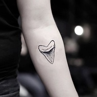 OhMyTat 鯊魚牙齒 Shark Tooth 刺青圖案紋身貼紙 (2 張)