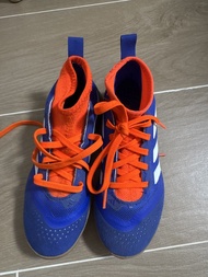 Adidas 兒童硬地足球鞋