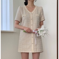 Short dress in cream color v-neck with jade buttons, 2hand tab, size M, bust 84cm, dress length 89cm