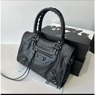 Retro Willow Nail Motorcycle Bag ABG Hot Girl Bag High-End Sense Large-Capacity One-Shoulder Portabl