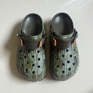 Crocs Classic All Terrain Mossy Oak Bottomland Clog Sandals รองเท้าลำลองผู้ชายมือสองของแท้ sz.45