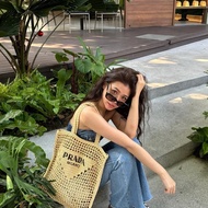 #春夏必備 PRADA 編織包 時尚編織包 編織包 草編包 夏日時髦女子的穿搭範本