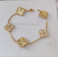 梵克雅寶嘅 Vintage Alhambra ®系列四葉草銀黃金色色手鍊。(貨號：ap1ism)