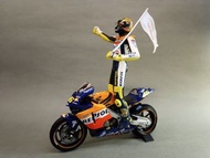 MINICHAMPS 1:12 Honda RC 211V / Rider Valention Rossi