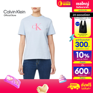 CALVIN KLEIN เสื้อยืดคอกลมแขนสั้นผู้หญิง Monogram Logo ทรง Regular รุ่น 47B865G 24Q - สี Light blue
