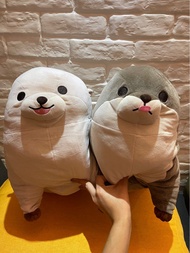 🈹 日本直送 Amufun 水獺 海獅 水豚 咕𠱸 大公仔 攬枕 Cushion 灰色 白色 伸脷 造型 送禮 🦭🦭