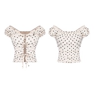 Áo kiểu nữ dáng trễ vai tay bồng DKMV hoạ tiết chấm bi phối dây thắt nơ nhún bèo màu kem đáng yêu Ji