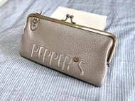 PEPPER’S 刺繡軟牛皮 手機長夾隨身揹包 杏灰色 手拿包 手機皮夾