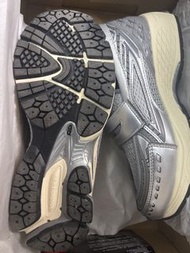 New Balance 2002R 銀色運動鞋