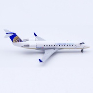 โมเดลเครื่องบิน United Airlines CRJ-200ER N667BR ขนาด 1/200
