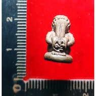 Pidta
比打 吉祥天神版本

考噢派 龙婆宏 阿赞篇 

Roon Mongkol Thep Thaksina

Wat khao or

佛历B.E 2555

Nur nawa 九宝铜