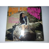Piring Hitam Vinyl EP Nenny Triana &amp; The Selection's 5