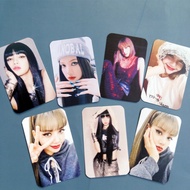 Album solo "LALISN" oleh ahli kumpulan Kpop BLACKPINK, Lisa, termasuk dalamnya poskad yang sepadan, 