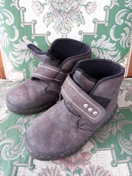 Sepatu boots suede anak preloved like new sekolah baby millionare