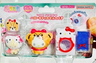 現貨❤️正版 SANRIO公仔頭套HELLO KITTY公仔 🧸熊仔公仔 迷你洗衣機套裝  迷你娃娃配件 迷你公仔 娃娃屋 玩具擺設 微景模型玩具 生日禮物 珍藏收藏品 Bandai Sanrio C