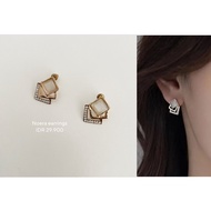 Noera earrings; Simplicity