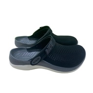 AUTHENTIC STORE CROCS MENS AND WOMENS SANDALS รองเท้าวิ่ง รองเท้ากีฬา รองเท้าแตะ 204565-5 YEAR WARRA