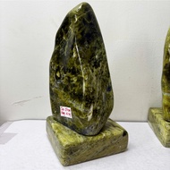 Stone, stone pillar, green jade town stone, 27 cm high, weighs 4 kg including stone base