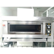 Brand new commercial 1 deck gas oven with stainless steel table