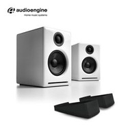 【風雅小舖】【Audioengine A2+主動式書架喇叭(白)+腳架組合】美國品牌/3.5mm立體聲/RCA/USB