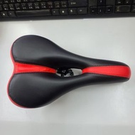 二手近乎全新 Bike Seat 單車坐位 黑紅