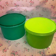 Tupperware 5.5L canister