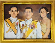 กรอบรูปกระจกมงคล ในหลวงรัชกาลที่9 พร้อม พระนางเจ้าสิริกิติ์ฯและพระโอรส ขนาด18×23นิ้ว