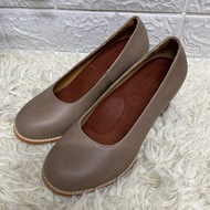 Brand Shoes Leather Size 37 Length 23 cm Heel 2.5 Inches