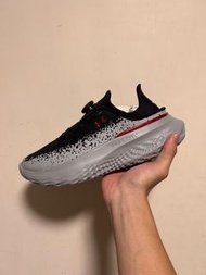 Under Armour Flow 跑鞋