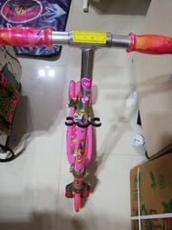 二手兒童滑板車 鐵製 2至10歲都岩 80元  面交彩虹站／麗晶商場