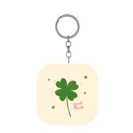 Regular four-leaf clover and lucky cat four-leaf clover keychain