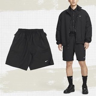 Nike 褲子 Lab Solo Swoosh 男款 黑 短褲 寬版 拉鍊口袋 抽繩 小勾 DX0750-010