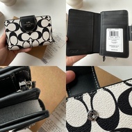 กระเป๋าสตางค์ใบกลาง coach หนังแท้ outlet รุ่น cp420 mediem size อะไหล่ปั้มทุกจุด หัวซิบ ykk ขนาด