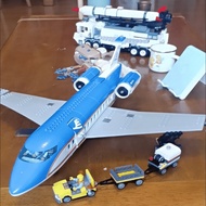 MOC-60104 City Series Airport Aircraft Model Passenger Terminal Building Block Car  (690+/PCS) Creative Model Toy Gift