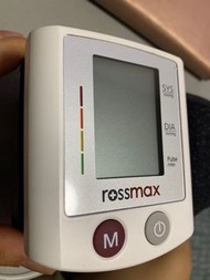 Rossmax 手腕式血壓計