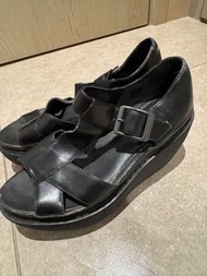 Dr.Martens厚底涼鞋