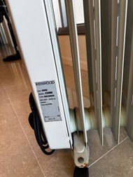 1. Kenwood 充油式暖爐。2. 全新Gemini電暖毛氈。3. 三夌牌古典吸塵機。